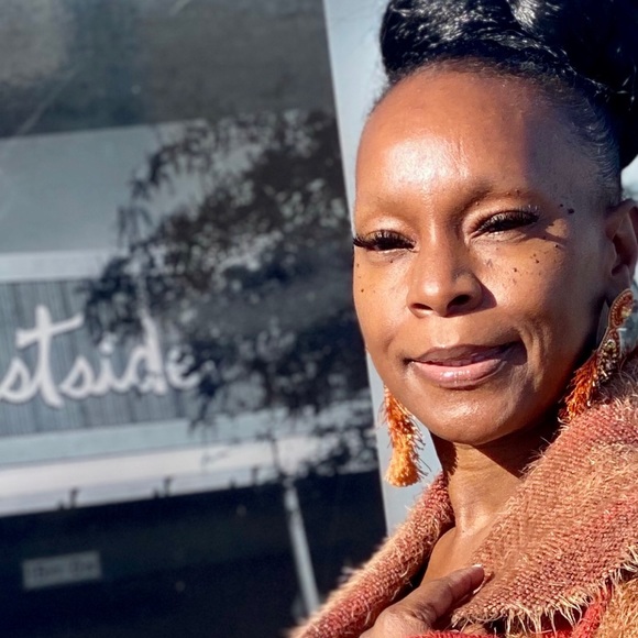 Meet your Posher, Ms Kim - Picture 5 of 8